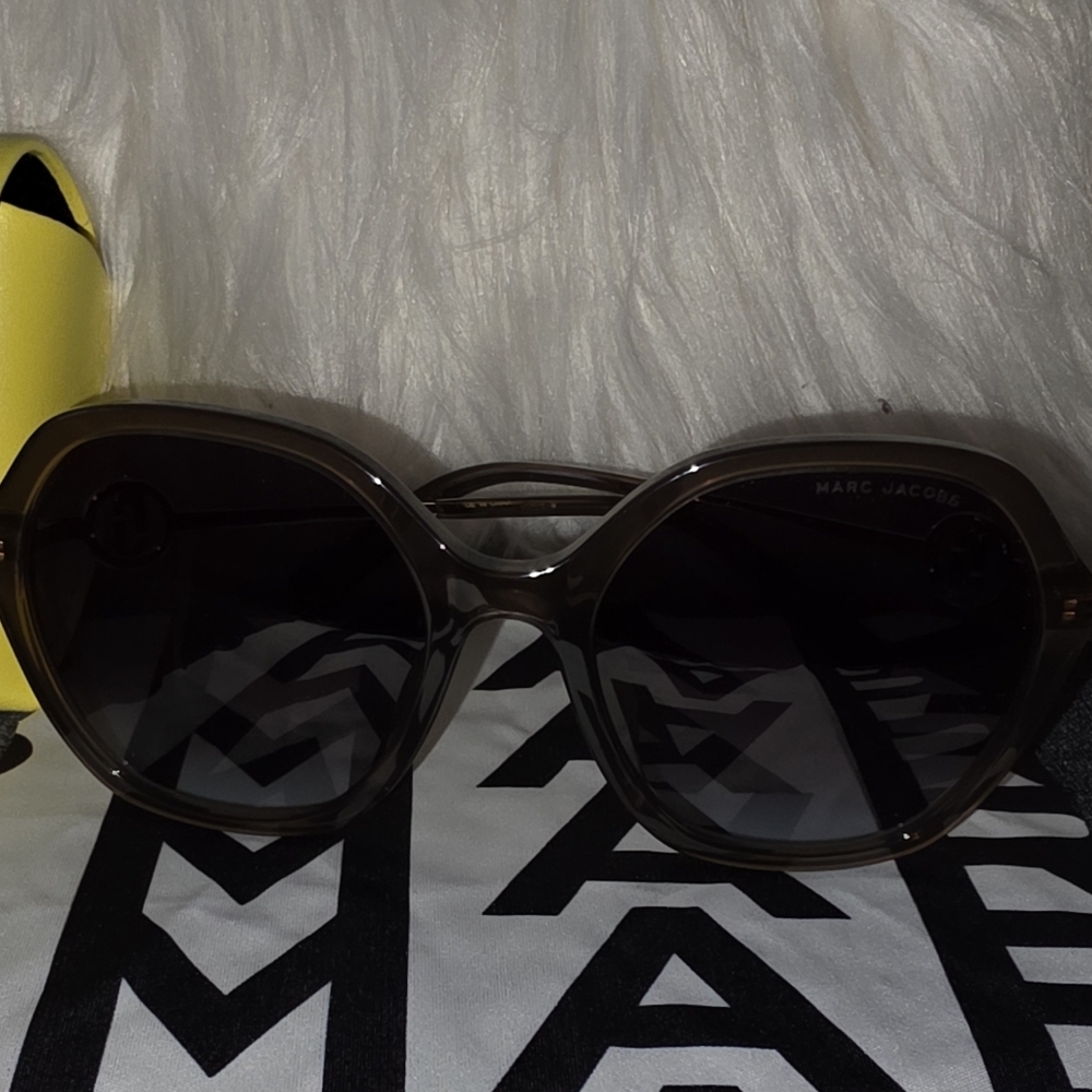 Authentic Marc Jacobs Women’s Sunglasses in Transparent Brown